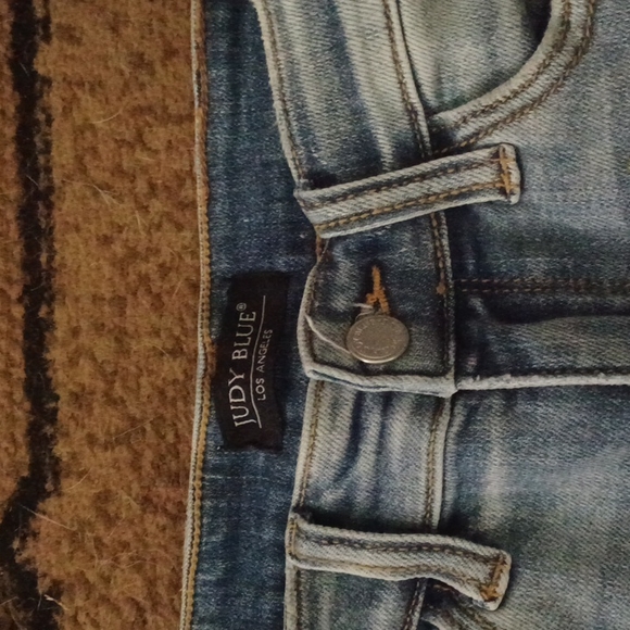 Shorts - Picture 3 of 3